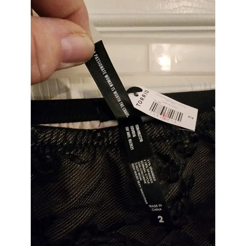 NWT Torrid BLACK Lace MICROFIBER 360° SMOOTHING High Waist Short sz 2X Plus - Picture 3 of 4